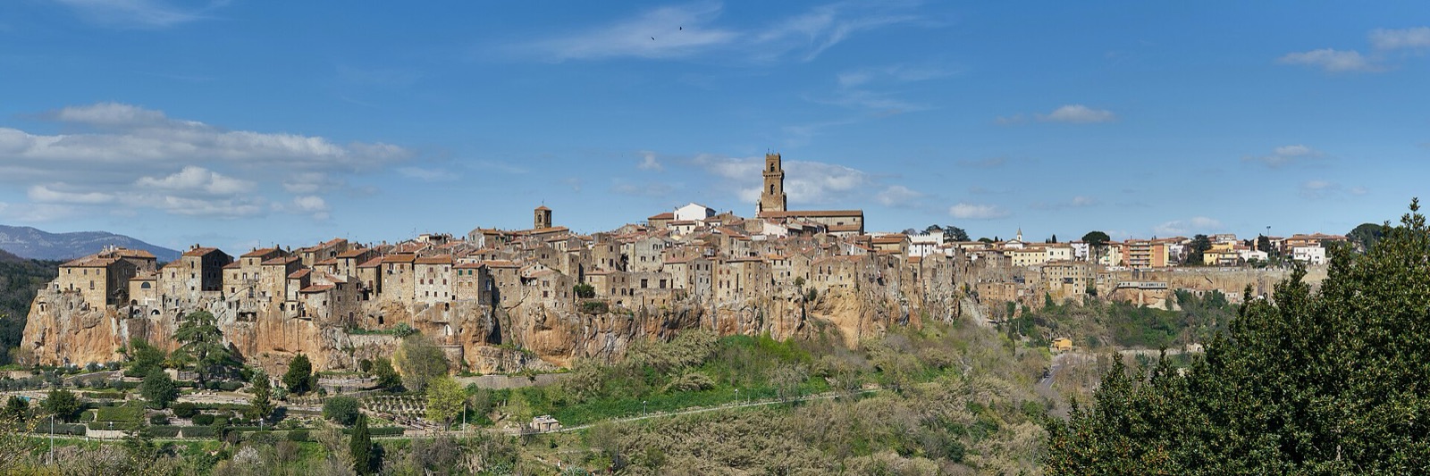 Pitigliano sulla rupe di tufo